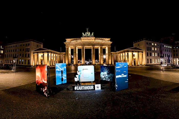 "Earth Hour" am Brandenburger Tor in Berlin