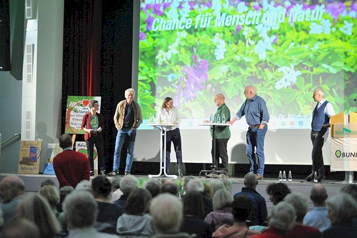 BUND-Informationsveranstaltung am 21.03.2024 in der Stadthalle Brakel. Referenten und Moderation