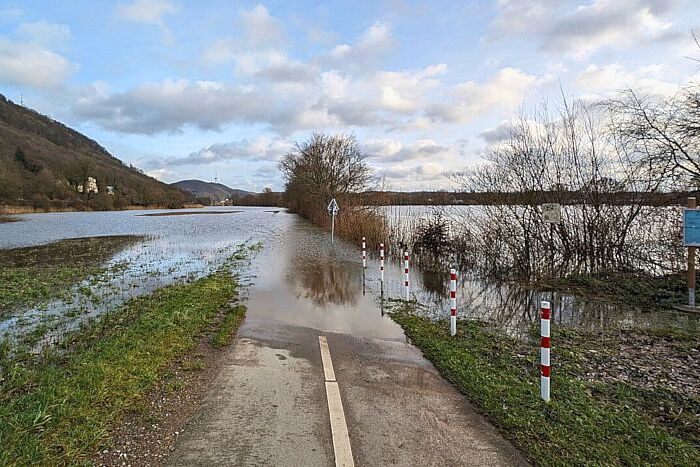 Hochwasser am Weser-Radweg bei Porta Westfalica